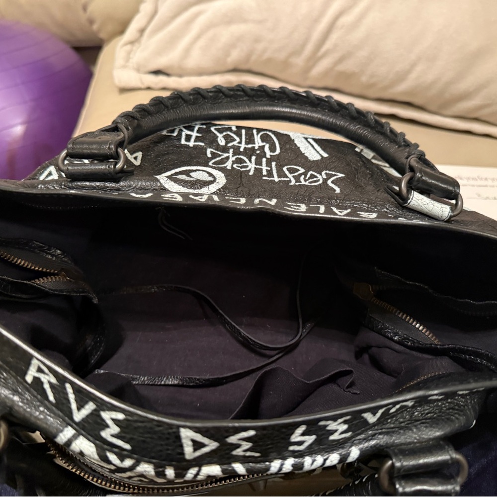 Balenciaga Graffiti Large City Purse vintage black and white. - Picture 11 of 13